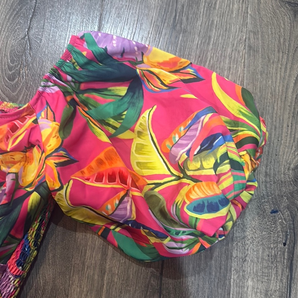 Vibrant Pink Tropical Puff-Sleeve Crop Top - Picture 2 of 3